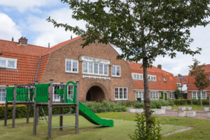 Bloemenbuurt Hilversum, eerste wijk met sociale woningbouw in opdracht van een gemeente. Architect Dudok.